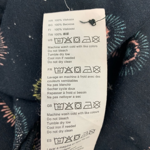 RVCA Lotus Black Space Print V-Neck Casual… - Picture 14 of 14